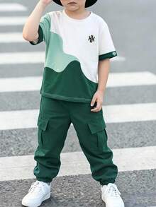 2件組男孩時尚黑色T恤與軍綠色工裝長褲套裝，柔軟舒適面料，易穿脫，時尚帥氣版型，適合夏季、運動、上學及各種場合，男孩必備熱銷T恤長褲套裝 - 綠色 - 查看 5