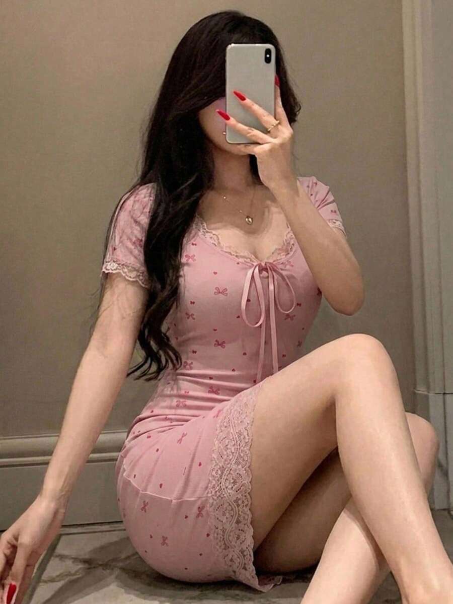 DAZY 甜美蝴蝶結印花蕾絲拼接修身短袖短洋裝 夏季女款睡裙睡衣 - 粉色 - 查看 1