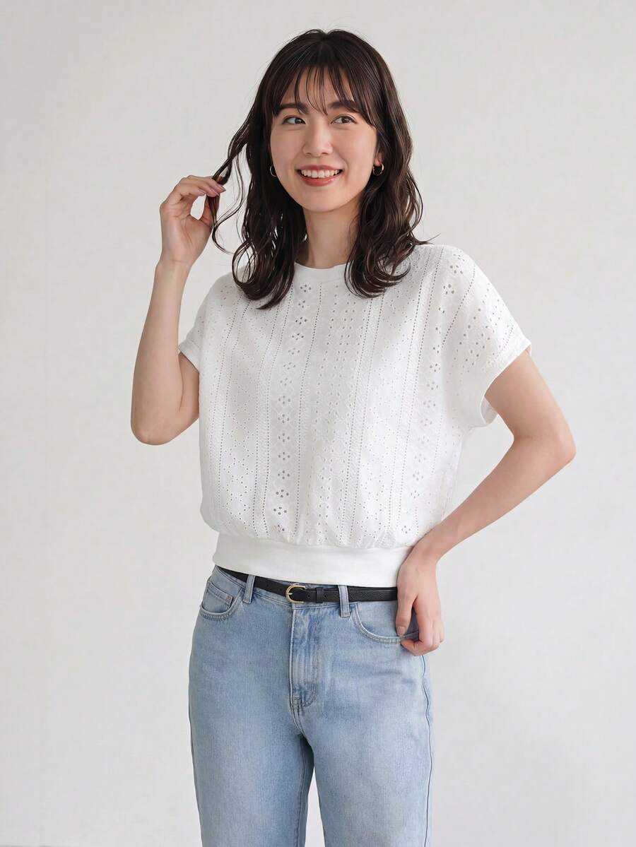 Yumoku 女士短款白色提花面料浪漫约会和度假 T 恤,春季 - 白色 - 查看 1