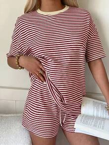 SHEIN EZwear 女士红白条纹T恤短裤两件套 - 紅白色 - 查看 6