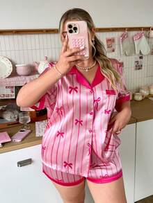 Slumberry CURVE Set Piyama Wanita Ukuran Plus Satin Motif Pita Garis-garis Manis & Imut dengan Trim Polos Kontras pada Kerah dan Kancing Depan - Hot Pink - View 3