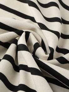 SHEIN Franclia Maglietta casual semplice a righe a maniche corte da donna - nero - View 7