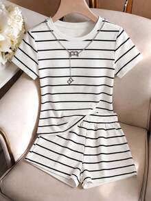Resyla Setelan 2 Potong Kaos dan Celana Pendek Motif Garis-garis untuk Wanita - MultiWarna - View 1