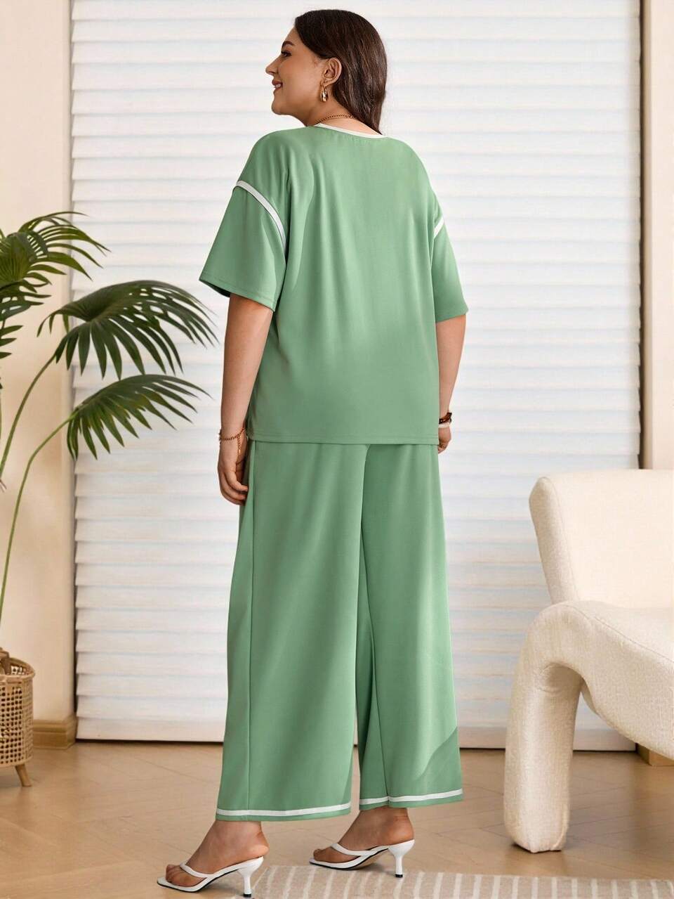2pcs/Set Plus Size Women's Summer Casual Traditional Vacation Sage Green Colorblock Trim T-Shirt Top And Wide Leg Pants 2-Piece Set With Pockets