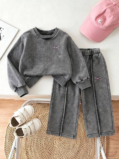 Baby Girl T-Shirt Set. Black Snow Wash. Round Neck T-Shirt Knit Denim Top Paired With Loose Straight Leg Denim Jeans. Playful Cute Bow Embroidery. Essential For Fashionable Girls. Suitable For All Seasons, Simple Fashionable Versatile, Daily Photo, Shopping, Daily Outing, Party, 2026 Autumn New Baby Girl Denim