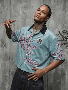 Manfinity ZONE917 Boxy Cropped Streetwear Distressed Faux-Snow Embroidery Cherry Blossom Pattern R-Logo All-Over Print Blue-Green Short Sleeve Shirt - Multicolor - View 4