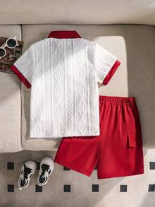 SHEIN 两件套男童夏季条纹纹理 Polo 衫和工装裤套装 - 紅色 - 查看 2