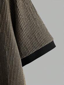 Manfinity Homme 男士雙色提花 Polo 衫，紋理雙色條紋對比領休閒上衣，日常通勤與休閒必備 - 彩色 - 查看 5