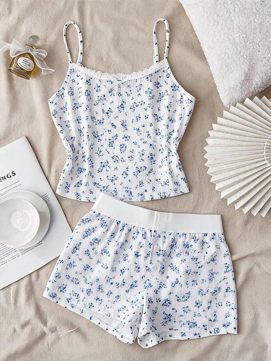 SHEIN 少女蕾丝边蝴蝶结白色碎花吊带背心和超短裤纽扣套装,春夏款,适合居家穿着,清新少女风,青少年风格 - 彩色 - 查看 1
