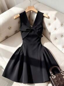 GlowEve French Style Waist-Cinched Sleeveless Bow Dress, Summer, Suitable For Date Party Black V-Neck Dress, Suitable For Daily Outings, Vacation - Black - View 3
