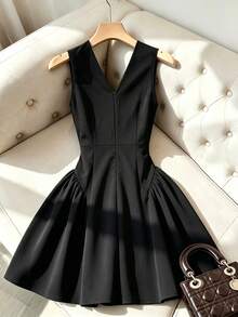 GlowEve French Style Waist-Cinched Sleeveless Bow Dress, Summer, Suitable For Date Party Black V-Neck Dress, Suitable For Daily Outings, Vacation - Black - View 2