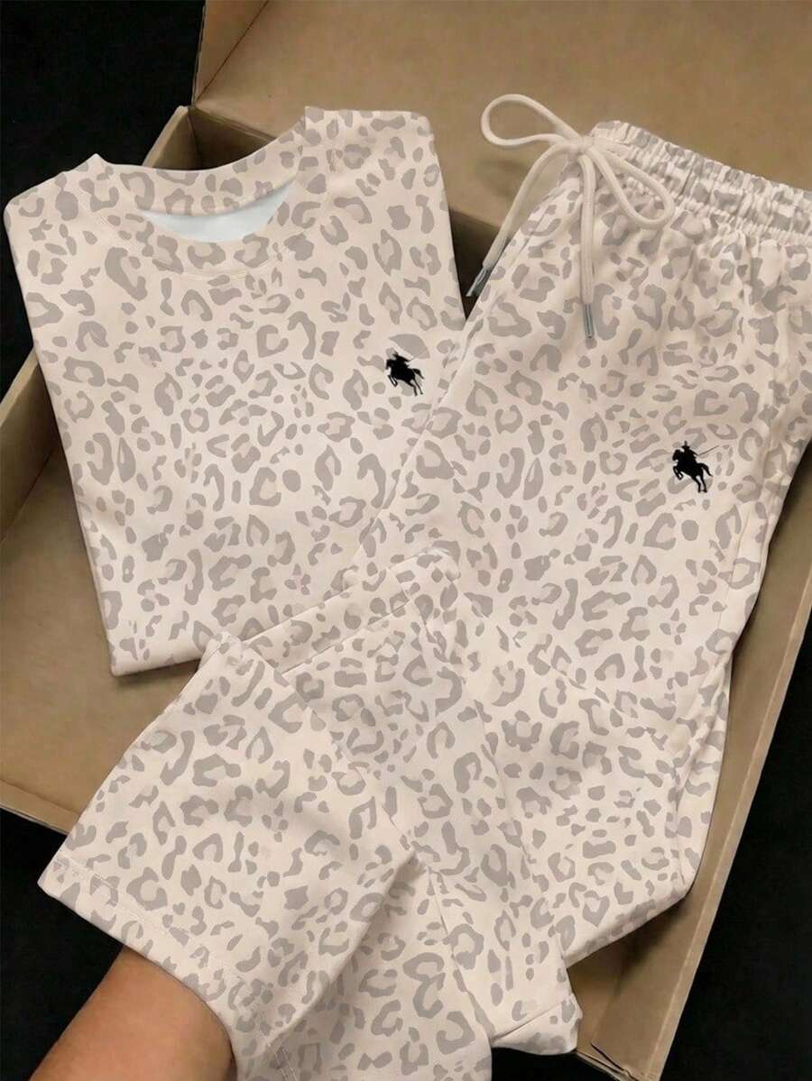 SHEIN EZwear 2件組刺繡圓領短袖上衣與條紋印花長褲,休閒風 - 彩色 - 查看 1