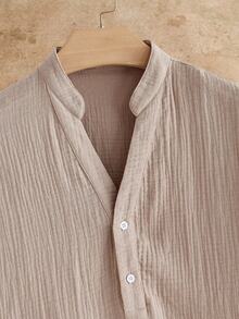 HIMLAND Camisa de hombre de corte holgado con media botonadura y color liso - Caqui - Ver 4