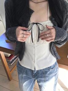 Bijouette 大尺碼法式掛脖綁帶上衣，白色配黑色波點滿版印花復古圖案，掛脖+掛脖雙穿設計，前抽繩綁帶+百褶腰部，黑色對比蝴蝶結飾，適合日常穿著 - 黑與白 - 查看 16