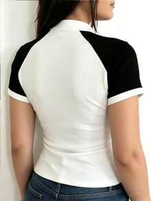 SHEIN Kaos Kerah Tegak Motif Blok Warna Kasual Musim Panas Ukuran Besar - Hitam dan Putih - View 2