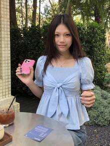 Bijouette 女款大尺碼淺藍色抽褶綁帶袖口鬆緊喇叭袖襯衫，柔軟風格，適合通勤、約會、約會之夜，夏季可愛華麗 - 藍色 - 查看 14
