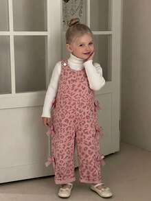 SHEIN 嬰兒女童中性款 0-3 歲幼兒春秋心形印花粉色燈芯絨吊帶褲套裝，胸前口袋設計，休閒版型適合外出與休閒穿著 - 粉色 - 查看 4