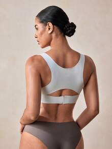 Veilyse Seamless Wireless Bra, Invisible & Non-Binding, Suitable For Daily Wear & Sleeping - Mint Green - View 2