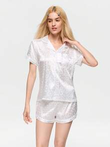 Bonmuse 2 Peças Conjunto de Pijama de Cetim, Top de Manga Curta com Gola e Shorts com Laço em Estampa de Leopardo Branco e Prata, Roupa de Dormir e Loungewear Feminina - Branco - Visão 1