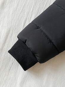 SHEIN Kleine Jungen Winter Langarm Kapuzen Lässig Vielseitig Thermisch Gefüttert Gepolsterter Mantel, Perfekt für Outdoor-Reisen, Bietet Ausreichend Wärmeschutz, Modischer und Praktischer Stil, Gewährleistet Wärme und Stil bei Winterabenteuern - Schwarz - Übersicht 9