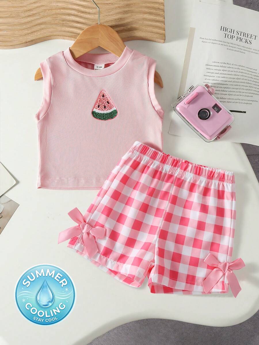 SHEIN Playful Pals 女嬰夏季粉色短褲套裝 西瓜圖案紋理無袖上衣搭配粉色格紋短褲 飾有粉色蝴蝶結 日常外出必備 - 彩色 - 查看 1