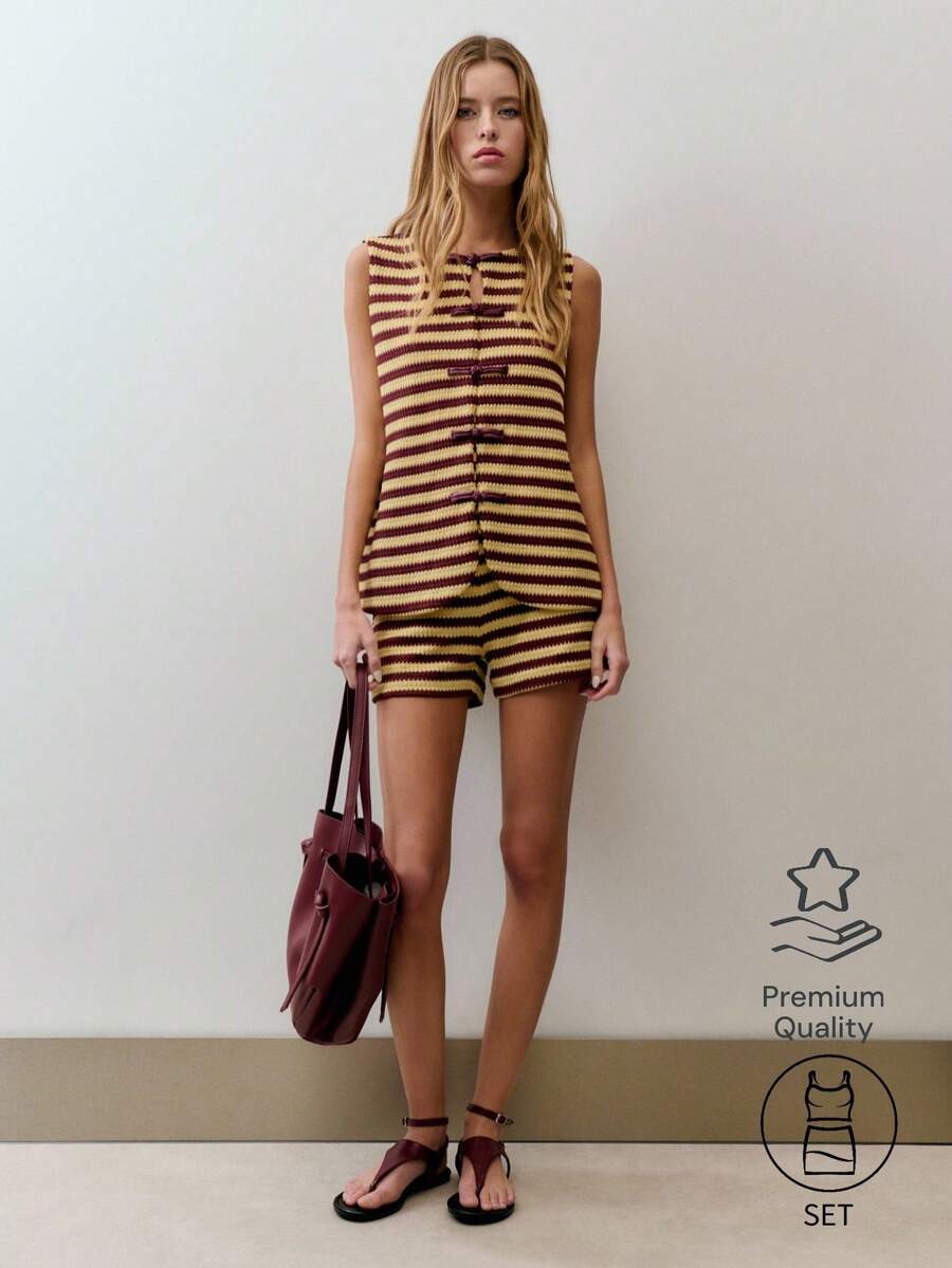 Nöista Conjunto de chaleco y pantalones cortos a rayas con botones de rana. Estilo de verano, otoño, resort, vacaciones, casual. - Café integral - Ver 1