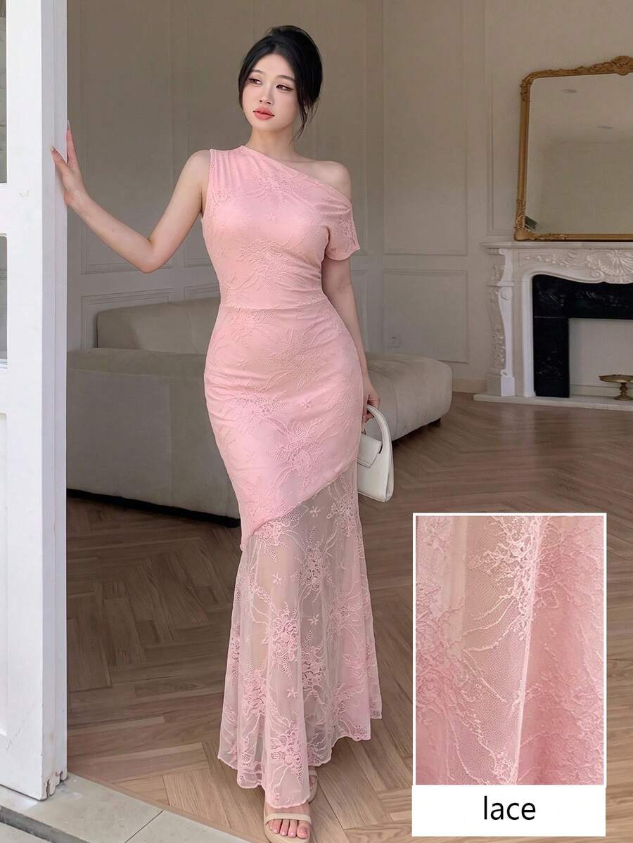 Modelyn 女款優雅蕾絲不對稱肩修身拼接不對稱蕾絲下擺A字洋裝