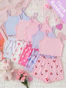 [Enviado al azar 1 set]Pijama para niñas preadolescentes, nuevo estilo de verano, lindo estampado de conejo de dibujos animados, lazo, cereza, letra inglesa, top de tirantes con volantes de punto y shorts con estampado integral, conjunto de 2 piezas 1 set (Enviado al azar) - Blanco - Ver 2