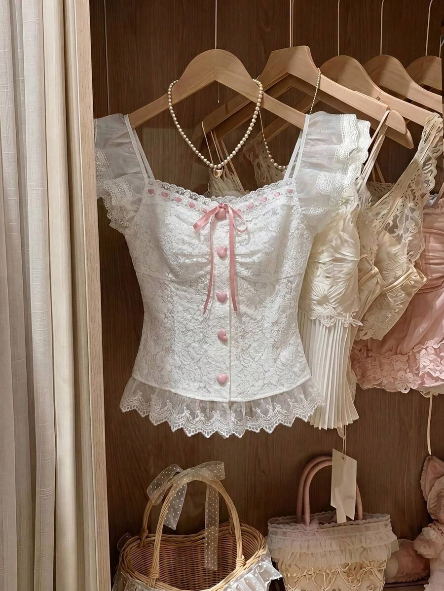 CovetEZ 女款甜美仙氣可愛法式風格愛心鈕扣蕾絲拼接襯衫，適合酒吧、花園派對、早午餐、約會之夜、度假、茶會，白色花卉夏季款