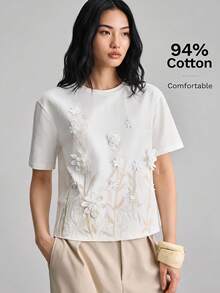 Ontre 2026夏季新款白色刺繡3D花卉女款T恤，都市通勤休閒風，適合夏季休閒都市穿搭，極簡時尚優雅女款外出上衣，女款圖案T恤 - 白色 - 查看 3