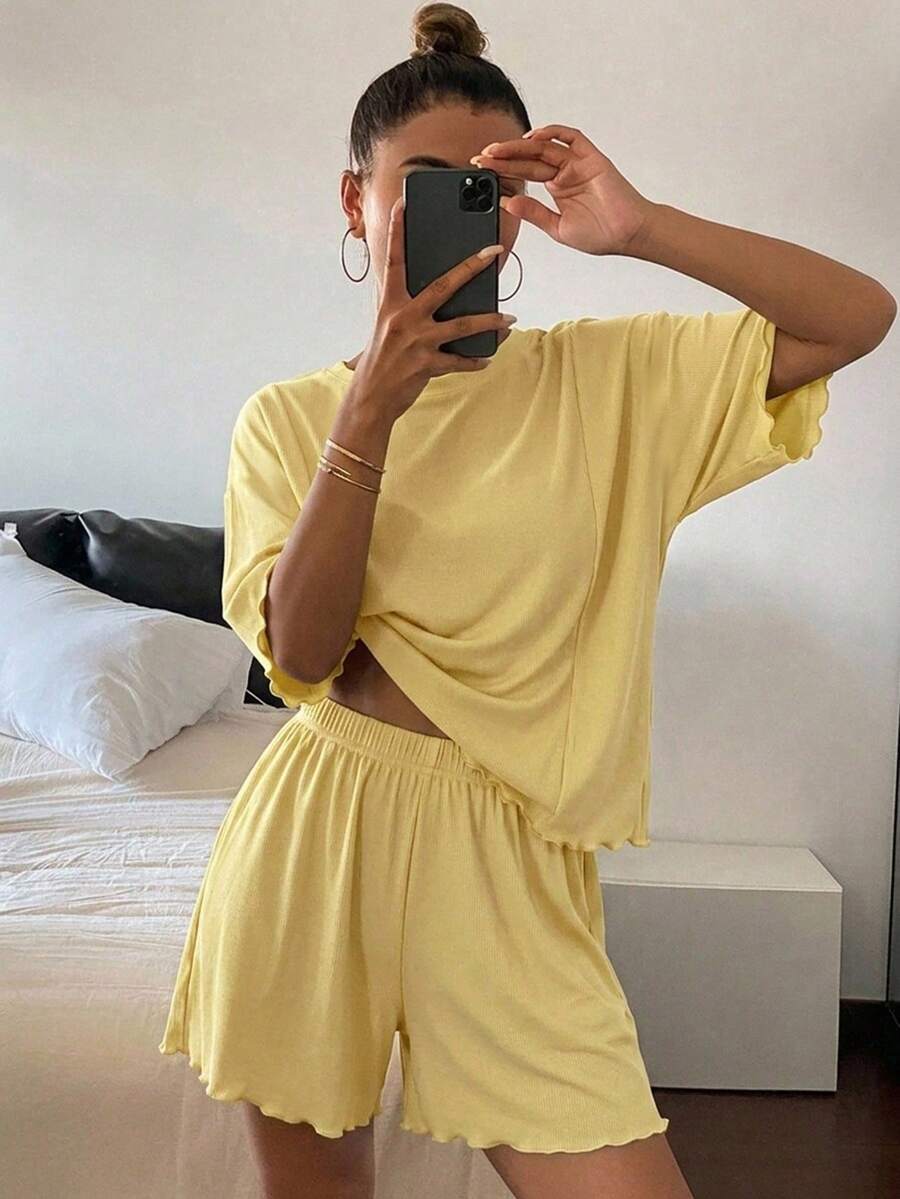 DAZY 純色寬鬆短袖T恤與短款睡褲2件套 夏季女款居家休閒服 - 黃色 - 查看 1