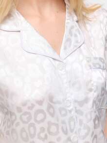 Bonmuse 2 Peças Conjunto de Pijama de Cetim, Top de Manga Curta com Gola e Shorts com Laço em Estampa de Leopardo Branco e Prata, Roupa de Dormir e Loungewear Feminina - Branco - Visão 4