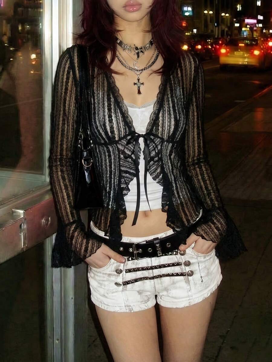 EgrlEra 女款性感極簡風辣妹細肩帶對比蕾絲飾邊V領上衣 - 黑色 - 查看 1