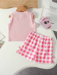 SHEIN Playful Pals 女嬰夏季粉色短褲套裝 西瓜圖案紋理無袖上衣搭配粉色格紋短褲 飾有粉色蝴蝶結 日常外出必備 - 彩色 - 查看 2