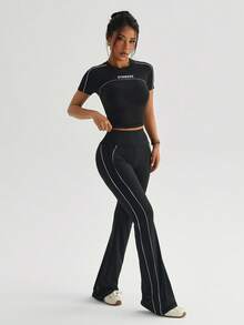 SHEIN Velisys 女款黑白配色修身短袖圓領運動T恤與喇叭褲運動套裝 - 黑色 - 查看 7
