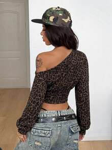 Coolane Fashion Leopard Print Asymmetric Collar Cropped Sweatshirt - White - View 4