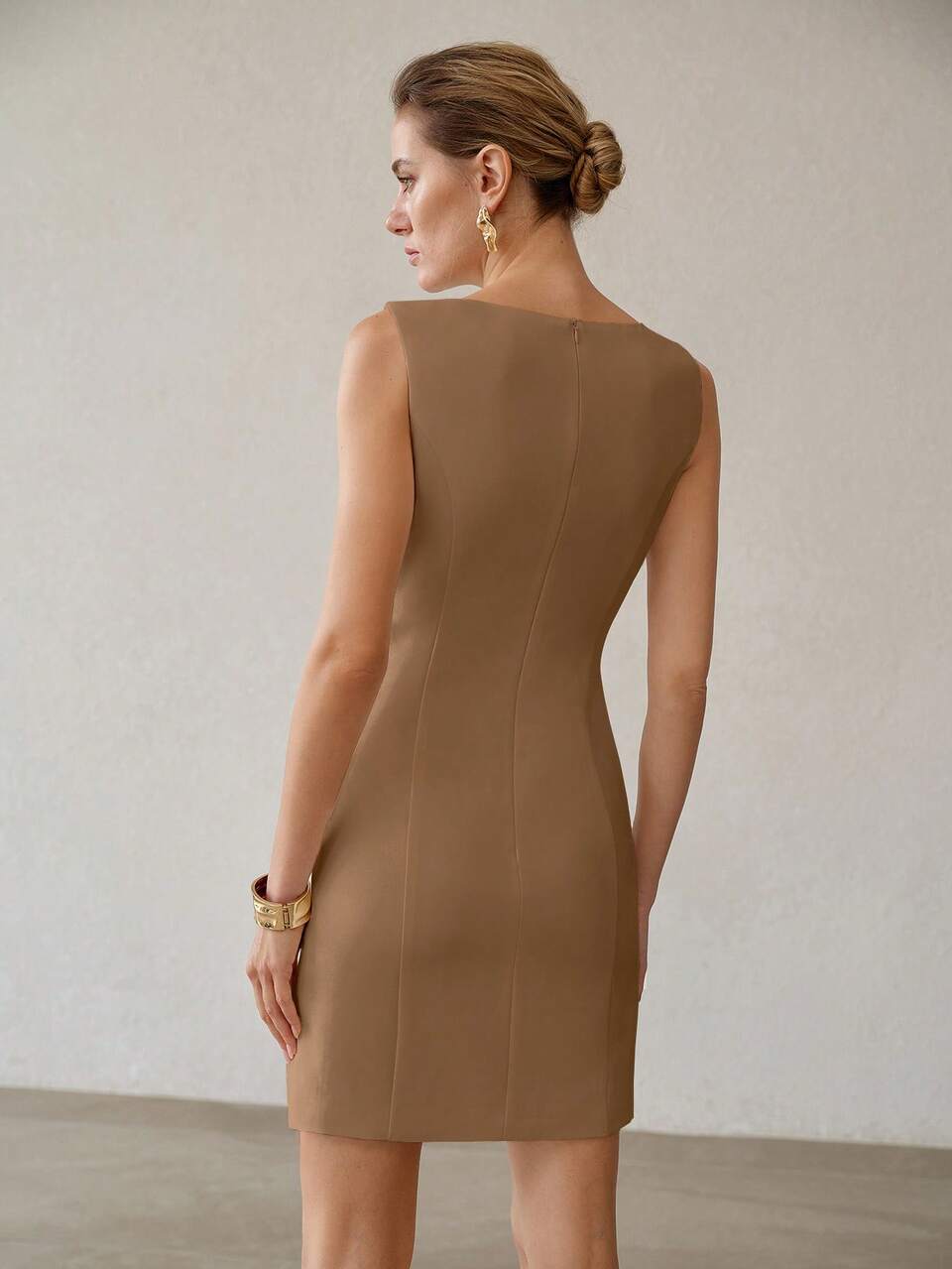 MOTF VESTIDO CORTO SIN MANGAS CON RIBETE BLANCO EN CONTRASTE