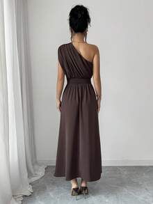 Elenzga Vestido Longo Feminino Primavera/Verão Estilo Francês Chique Luxo Elegante Minimalista Design de Alta Qualidade Casual Boêmio Férias Trabalho Confortável Cor Sólida Decote Assimétrico Costas Franzidas Cintura Elástica Ajustada A-Line Decoração com Contas Sem Mangas - Castanho - Visão 2