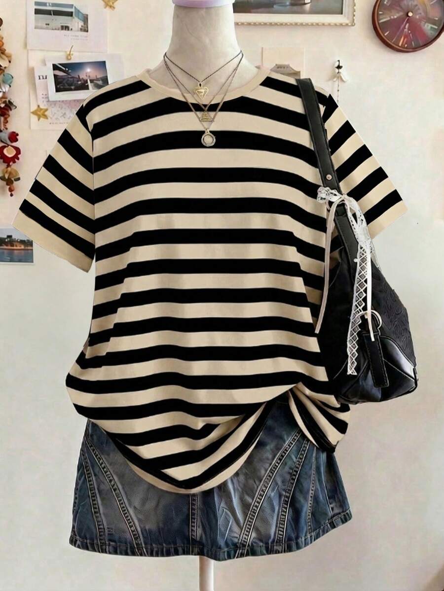SHEIN 青少年女孩數位條紋圖案短袖T恤，春夏休閒舒適時尚風，適合戶外運動、野餐、街拍、居家、校園、節慶、禮物、日常穿著，簡約設計，四季皆宜 - 彩色 - 查看 1