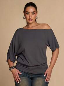 SHEIN BAE CURVE 大尺碼女款不對稱肩領蝙蝠袖灰色毛絨感T恤 - 灰色 - 查看 1