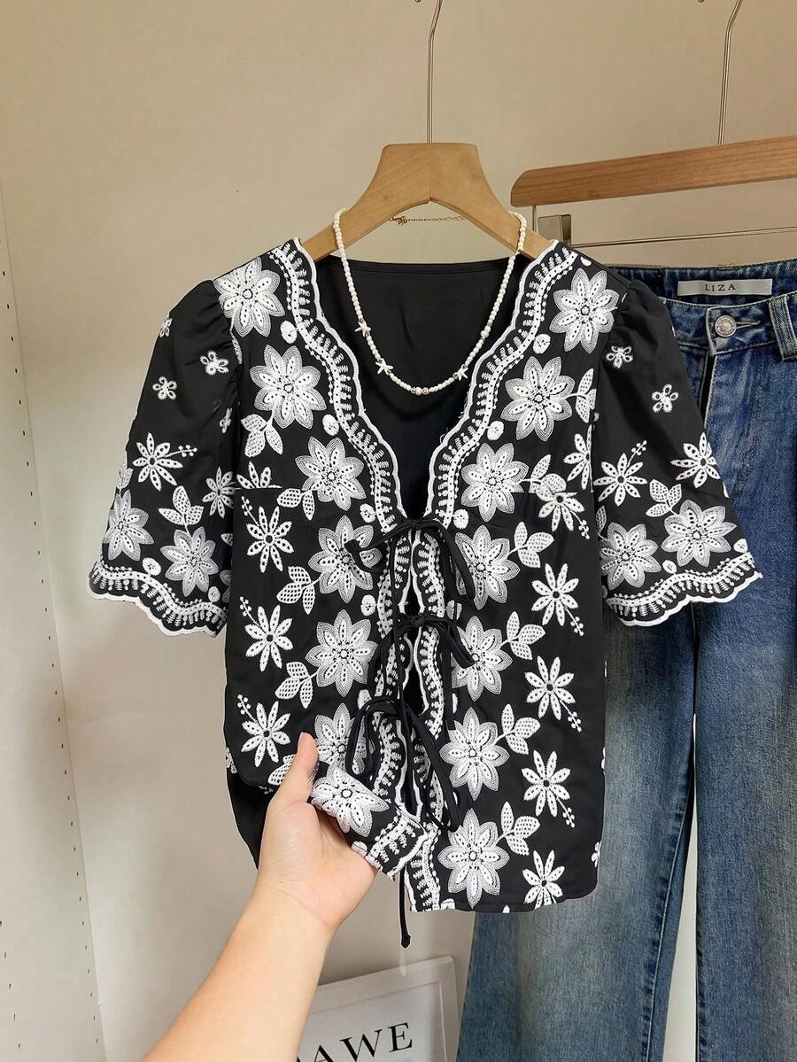Muvela 女款夏季休閒花卉刺繡前綁帶上衣 - 黑與白 - 查看 1