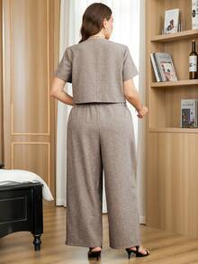 SHEIN Clasi 大尺碼夏季休閒通勤短袖上衣與長褲兩件套 - 卡其色 - 查看 3