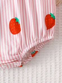 SHEIN Vintaside Kids Bodysuit Bayi Perempuan Baru Lahir 2 Potong Motif Stroberi Lengan Bergelombang Gaya Musim Panas - Berwarna merah muda - View 5