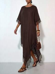 Zivah 2026春夏新款音樂節、復活節、聖派翠克節、情人節、約會、西式、遊牧風、生日派對、畢業季、學院風、學生穿搭、日常街頭穿搭、基礎百搭、休閒、度假、郵輪旅行、海灘、海邊、曬太陽、熱門、街頭風、婚禮賓客穿搭、波希米亞風、通勤風、早午餐穿搭、機場穿搭、派對、假日出遊、辦公室穿搭，圓領短袖長版不對稱下擺亞麻紋理素色蕾絲拼接棕色長洋裝 - 棕色 - 查看 4
