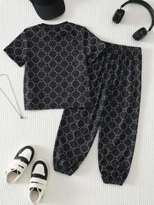 SHEIN 兒童小男孩休閒簡約圓領短袖上衣與長褲套裝，經典酷感拼色拼接圖案印花，經典新款文字印花 - 彩色 - 查看 3