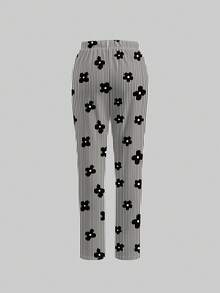 TaskEZ Scrub Set With Cute Striped Floral Print V-Neck Design, Workwear Suitable For Office Commute And Pet Hospital - Multicolor - View 6
