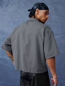 PAVTROS Plaid Frog Button Cropped Shirt With Heat Transfer Logo, Men Summer Vacation Wear - Black and White - View 2