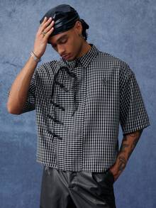 PAVTROS Plaid Frog Button Cropped Shirt With Heat Transfer Logo, Men Summer Vacation Wear - Black and White - View 5