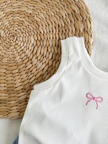 SHEIN Vintaside Kids 2026夏季女童蝴蝶結刺繡兩件套 白色羅紋無袖背心 + 彩色蝴蝶結捲邊牛仔短褲套裝，時尚休閒日常小女孩外穿服飾 - 白色 - 查看 8