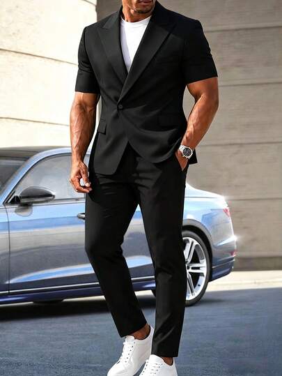 Manfinity Mode Veste de costume à manches courtes et pantalon à un seul bouton pour homme, style business décontracté. Le design à revers crantés ajoute plus de style et de superposition, convient pour les trajets quotidiens, les affaires, les fêtes et les banquets. Cet ensemble de costume est un article polyvalent essentiel dans la garde-robe des hommes, ce qui en fait un excellent cadeau pour un petit ami ou un mari